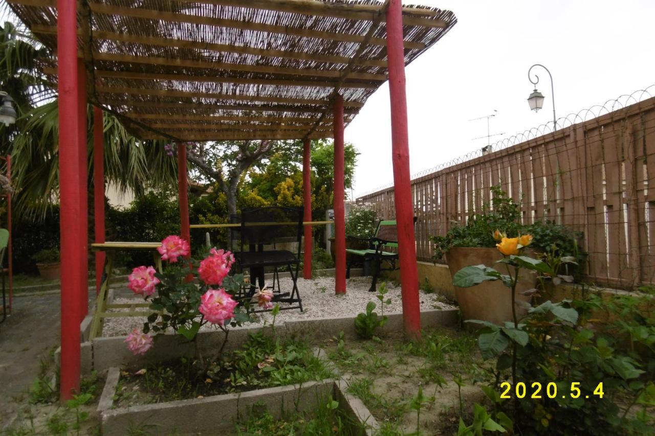 Rez De Chaussee Studio Climatise Dans Villa Aigues-Mortes Εξωτερικό φωτογραφία