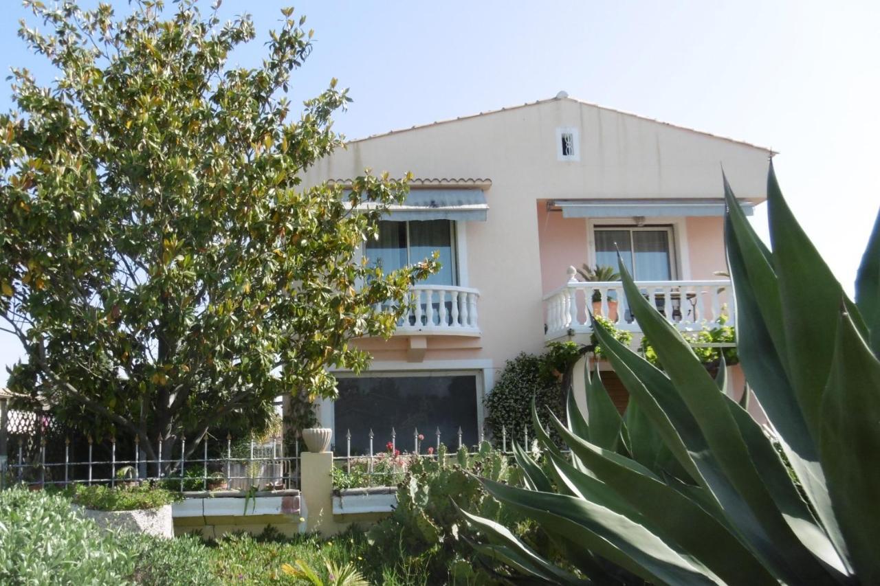 Rez De Chaussee Studio Climatise Dans Villa Aigues-Mortes Εξωτερικό φωτογραφία